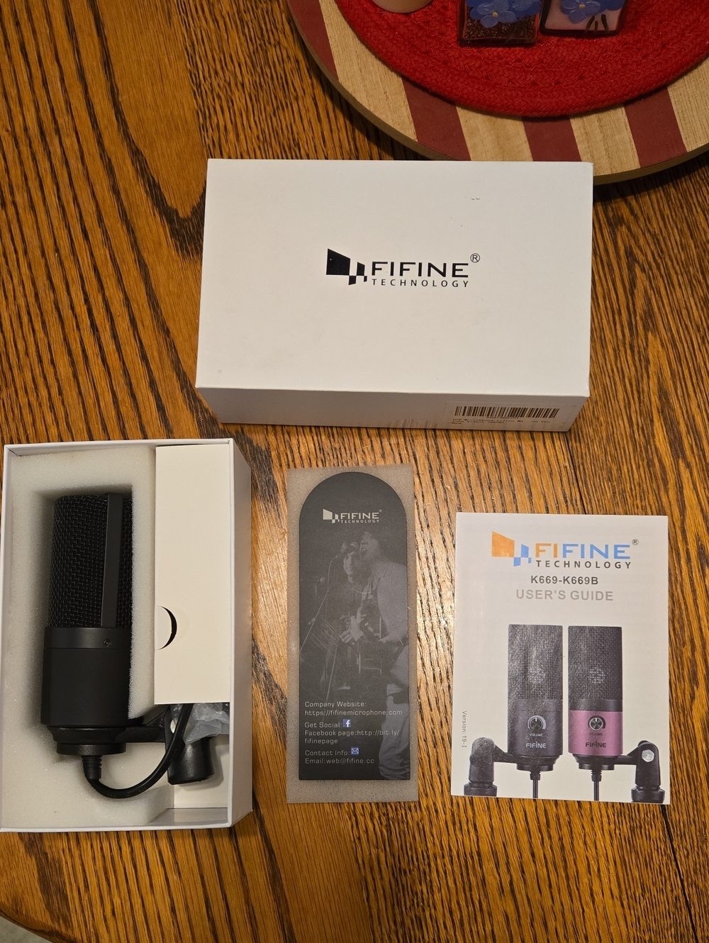 Black USB Microphone - Studio-Quality Sound
